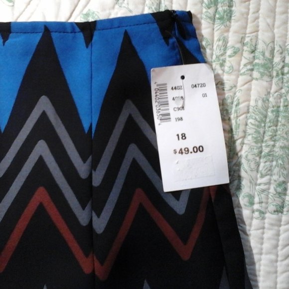 Skirt, zig-zag pattern, NWT 18 - Picture 4 of 4
